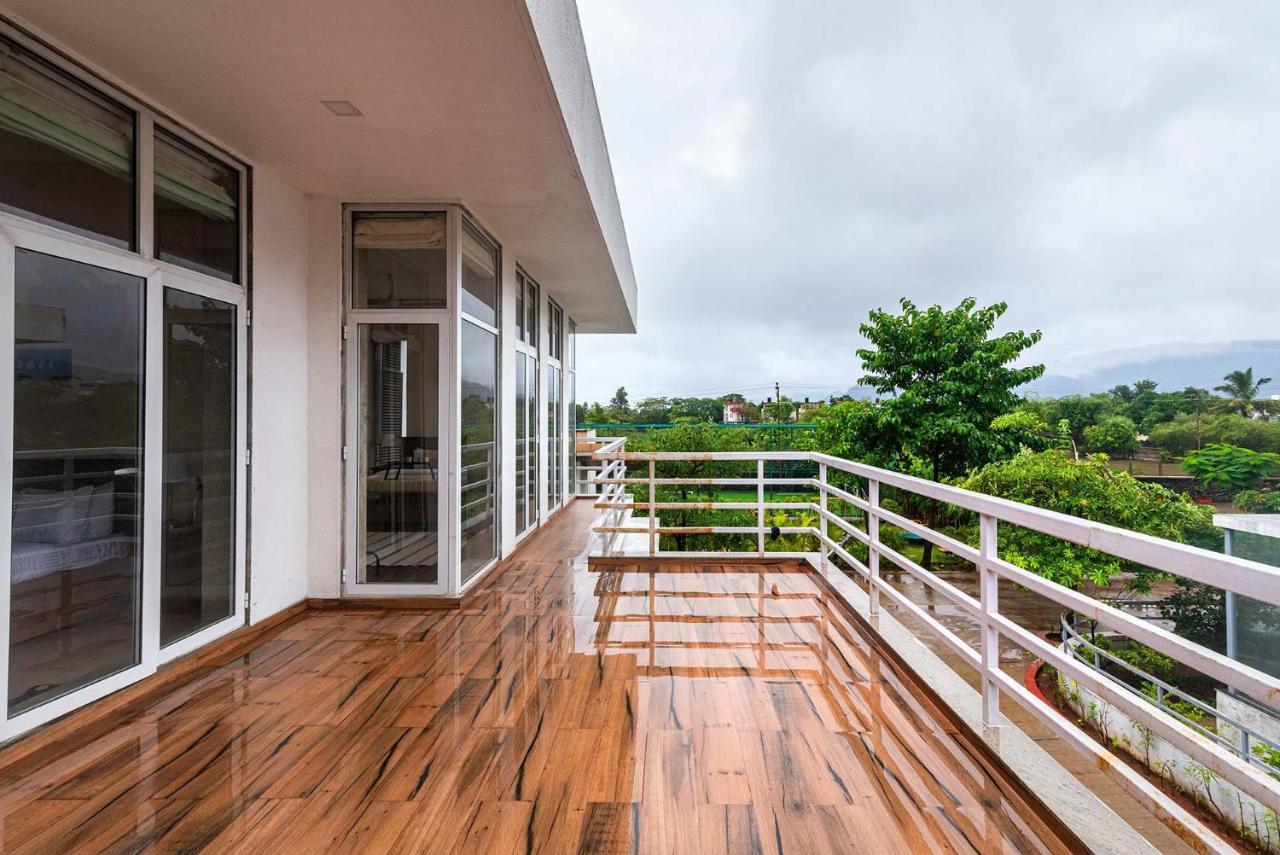 Sierra Skies By Stayvista - A Mountain-View Villa Featuring A Rooftop Swimming Pool, Jacuzzi, Turf, And A Gym For An Elevated Stay Лонавла Екстер'єр фото