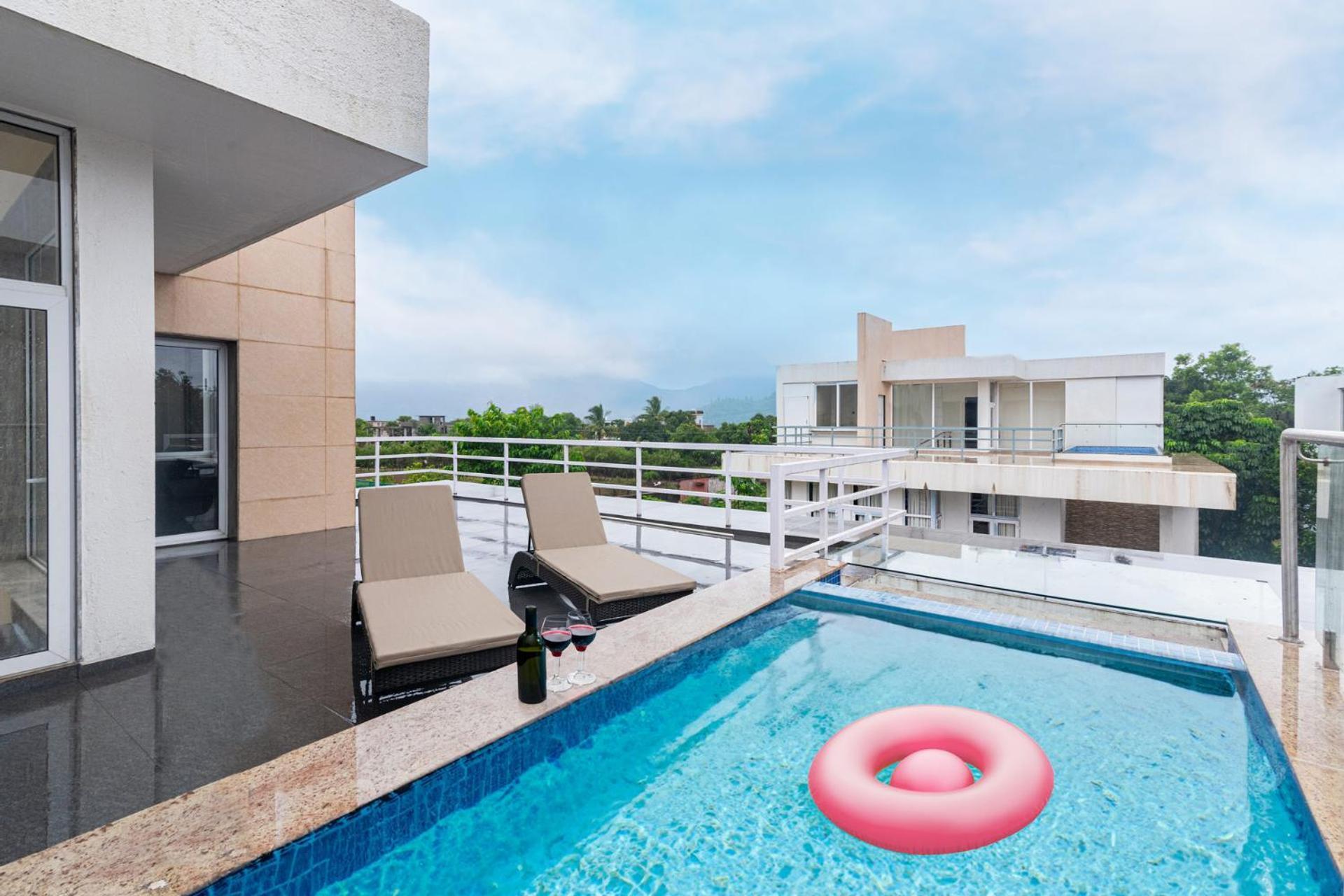 Sierra Skies By Stayvista - A Mountain-View Villa Featuring A Rooftop Swimming Pool, Jacuzzi, Turf, And A Gym For An Elevated Stay Лонавла Екстер'єр фото